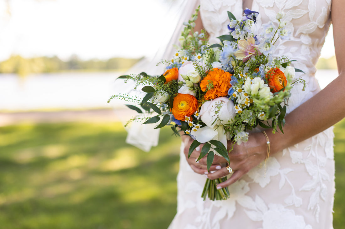 Trendy Floral Designs for Modern Brides: From Bridal Bouquets to Centerpieces